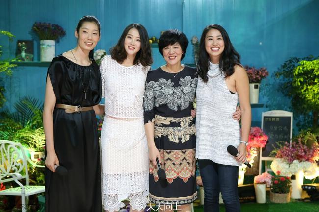 郎平和女儿以及两位得意弟子