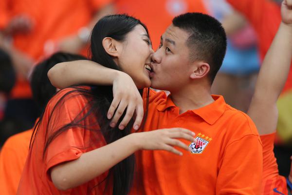 打得心累！字母哥14中9拿到22分8板3助1帽