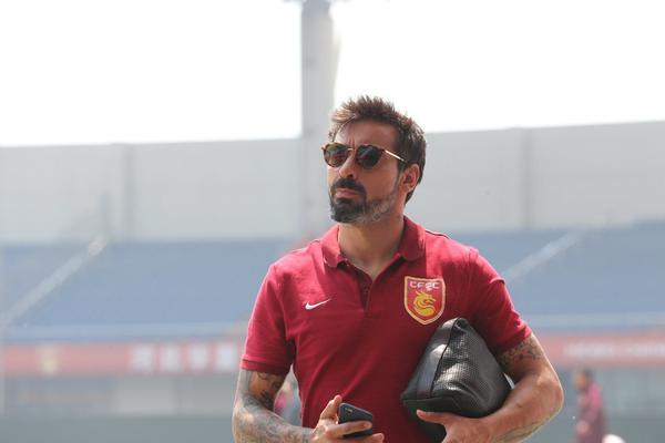 韩镕泽赛后：赢球靠全队奋不顾身地去拼，感谢球迷一年来的支持