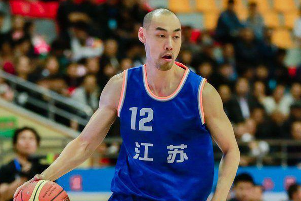 孟达中澳男篮超级对抗赛盐城举行,江苏肯帝亚56:63惜败墨尔本联合队