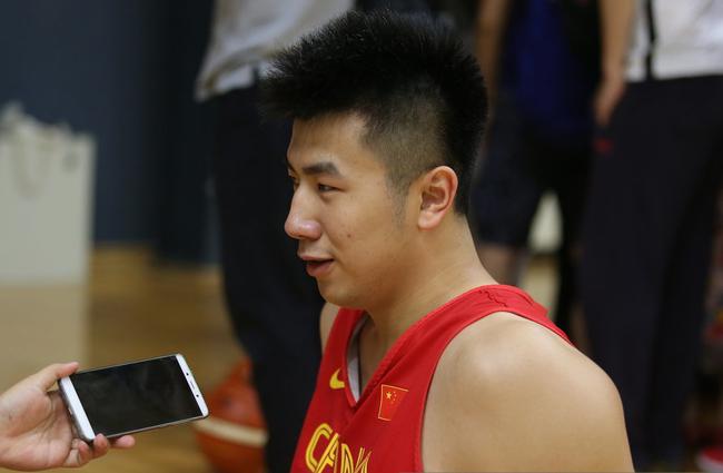 专家点名邹雨宸:报名NBA选秀只是经纪团队套