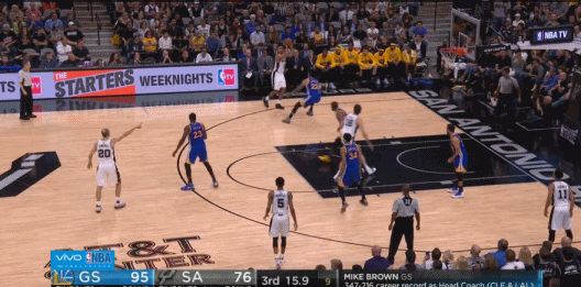 服!神锋转身突破飞身隔扣 这节奏无敌了-gif_nba_新浪竞技风暴_新浪网
