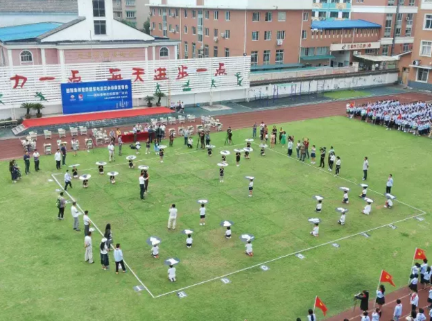 兰江小学再迎国象大师 叶江川诸宸上演国象真人秀