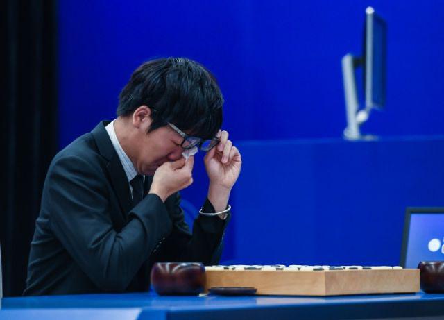 跟AlphaGo正面刚过的柯洁 还有人类能拦住他么_棋牌_新浪竞技风暴_新浪网