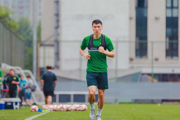 身价达到顶峰！湖人是否应趁机送走里夫斯？火箭等队或成潜在下家