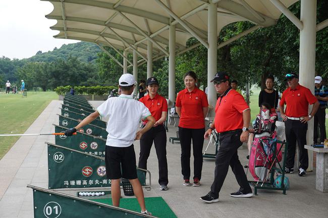 Gary Gilchrist现场培训青少年