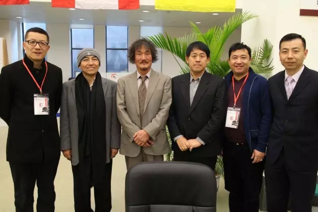 加拿大队与日本元老队合影