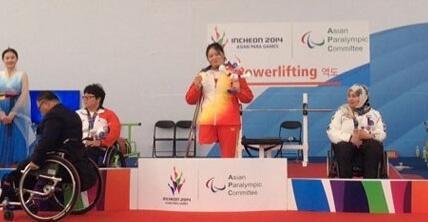 全国残疾人举重锦标赛 邓雪梅刷新全国纪录_举重