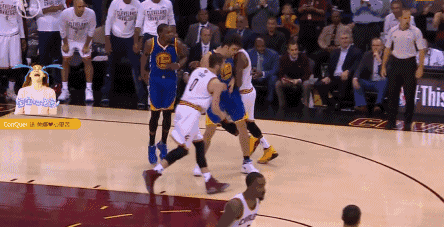 【影片】倒地爭搶帕楚里亞雙擊騎士悍將襠部 險些爆發衝突-黑特籃球-NBA新聞影音圖片分享社區