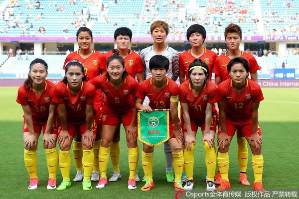 手感不佳串聯不錯！布克半場8中2拿到6分1板8助 4失誤