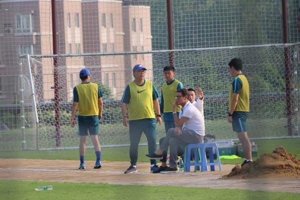 34岁阿联酋国脚奥马尔宣布退役，曾被誉为“海湾梅西”