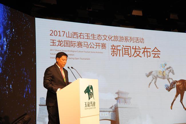 新加坡赛马公会高级副总裁梁启聪上台致辞
