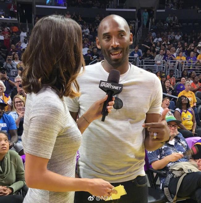 Kobe重回斯台普斯露大肚腩 欽點的白曼巴竟是她?-黑特籃球-NBA新聞影音圖片分享社區