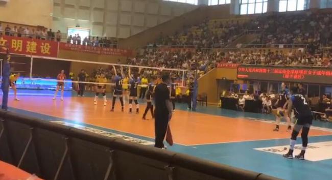 排附加赛辽宁3-2力挫解放军 搭上八强末车_排球