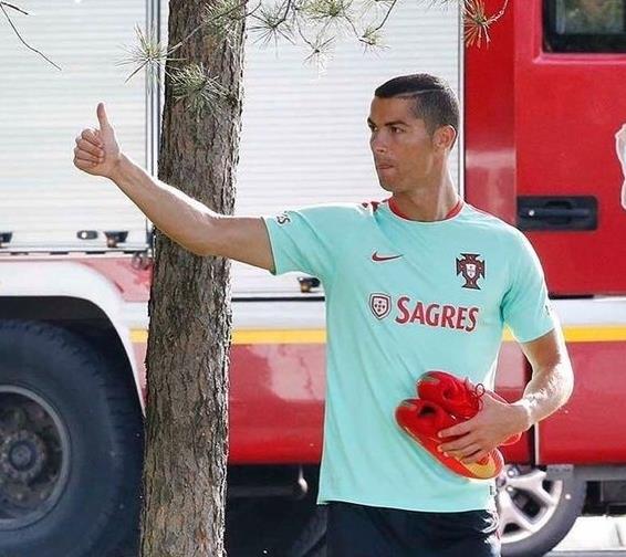 马拉多纳:希望C罗是阿根廷人 贝利:C罗当今最