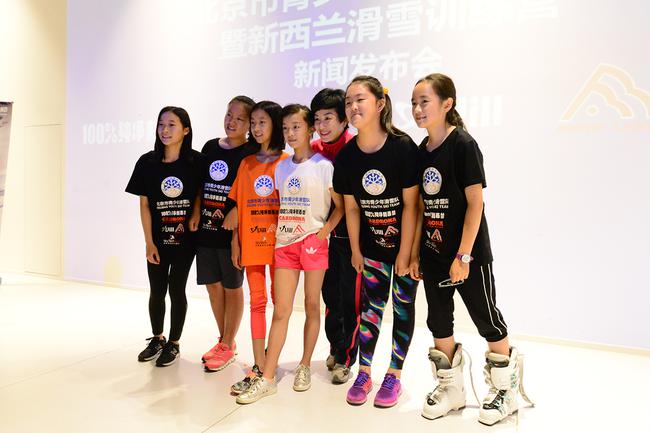 北京市青少年滑雪队成立 青少年滑雪训练营开