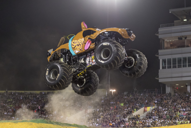 “疯狂大脚怪（Monster Jam）”表演画面