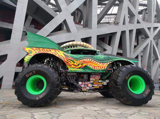 “疯狂大脚怪(Monster Jam)”亮相鸟巢