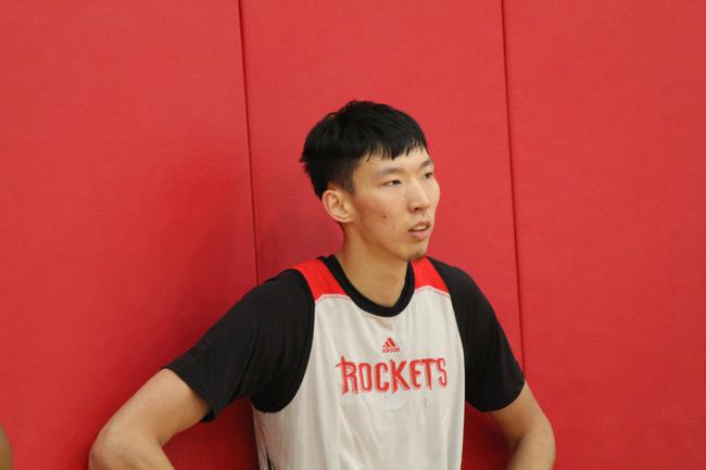 17/18赛季NBA季前赛 火箭 101-89 灰熊_直播间_手机新浪网