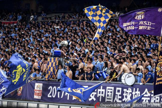 女球迷在苏宁主场燃放信号弹 遭行政拘留十天