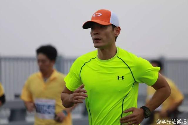 咚:如果请@李光洁 说服一个从不运动的人开始跑步,会怎么说?