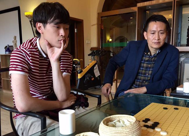 昆明棋友开展围棋联谊会 致敬丁伟陈明川两国