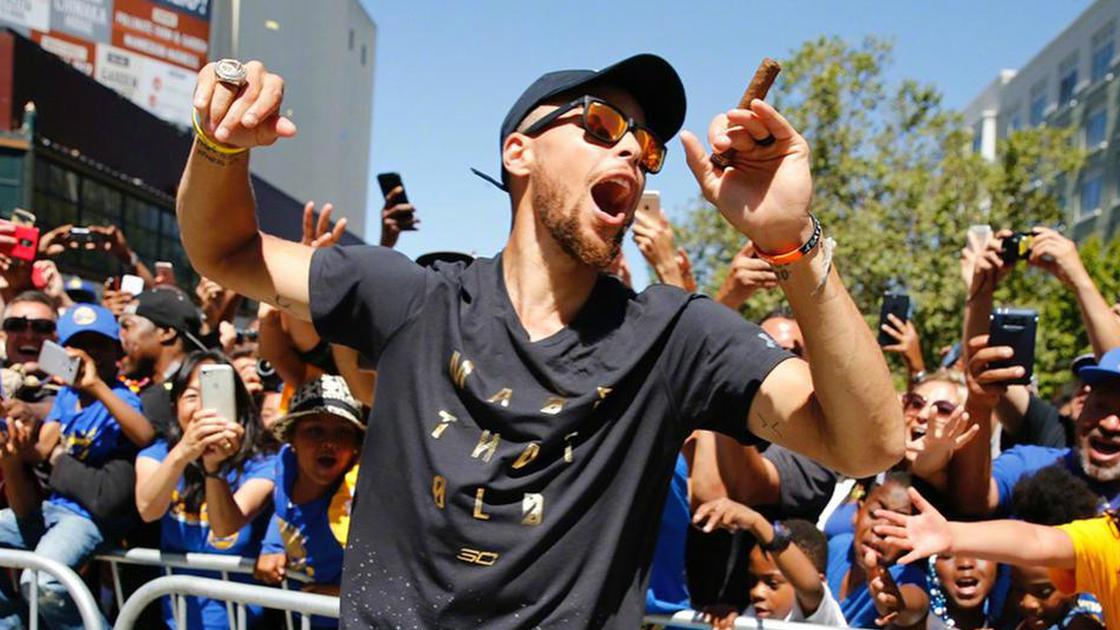 库里携中国风新装备开启中国行