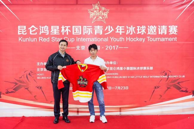 王宝强成为中国首位冰球推广大使