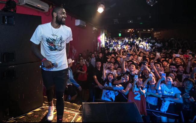 欧文中国行北京站:鼓励年轻球员战胜直面挑战