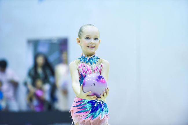 208名选手参与艺术体操俱乐部邀请赛 世界冠军