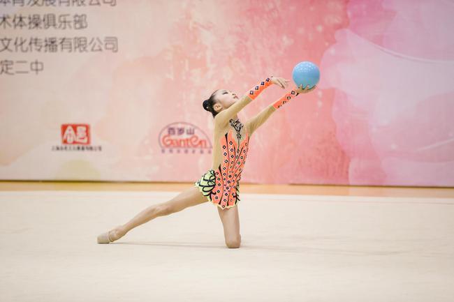 208名选手参与艺术体操俱乐部邀请赛 世界冠军