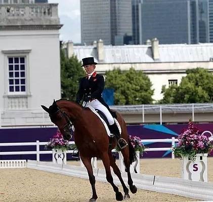 从叛逆女孩到马术公主 女王外孙女扎拉的蜕变
