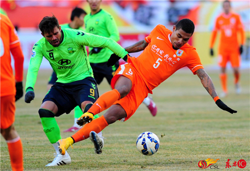 中超勿忘我:辽足前锋埃杜 威震中超的北埃神_