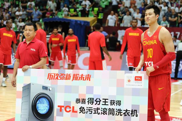 最佳防守陣容一陣：莫布里、追夢、丹尼爾斯、阿門、多特