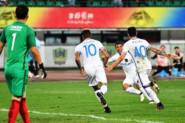 侯琨向世界跆拳道联合会博物馆捐赠火炬