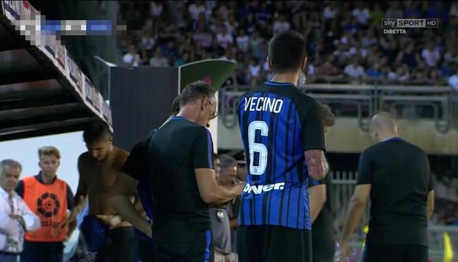 身披6号球衣的贝西诺替补出场上演首秀