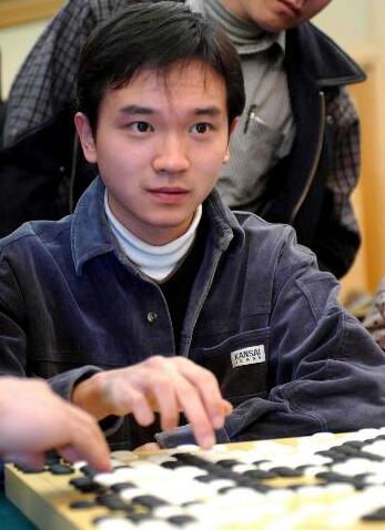 (当时还被称为“小霸王”的谢赫在2002年获得了全国个人赛冠军)
