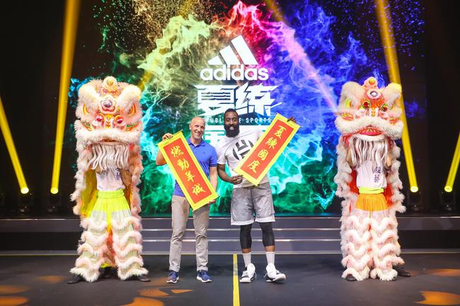 哈登助力夏练国度开启仪式