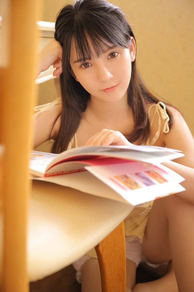 从英雄联盟到人气女主播 台下苦练只为粉丝开心满足