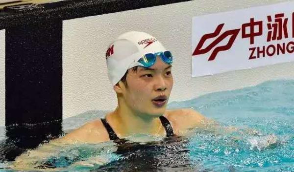 击败叶诗文的小花是谁? 疯狂训练一天游万米以