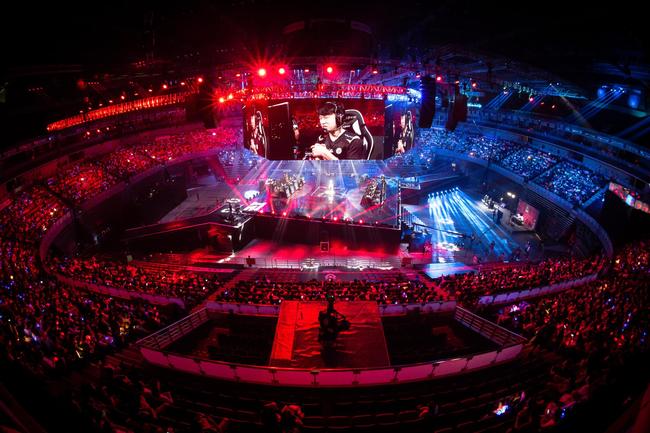 让二追三!LPL夏季赛决赛EDG大逆转RNG夺冠