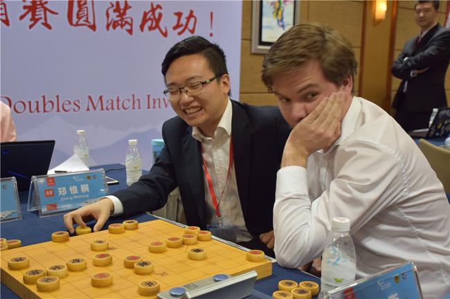 获胜后郑惟桐露出笑容