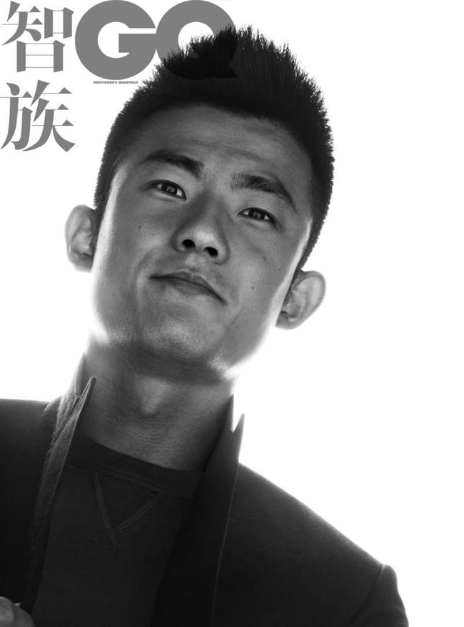 气质出众,沉稳坚毅