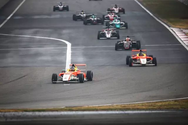 六大赛事联袂献艺 史无前例引爆上海国际赛车