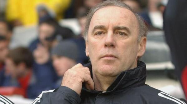 足协建立国内外青训中心 青训总监选定亨利恩