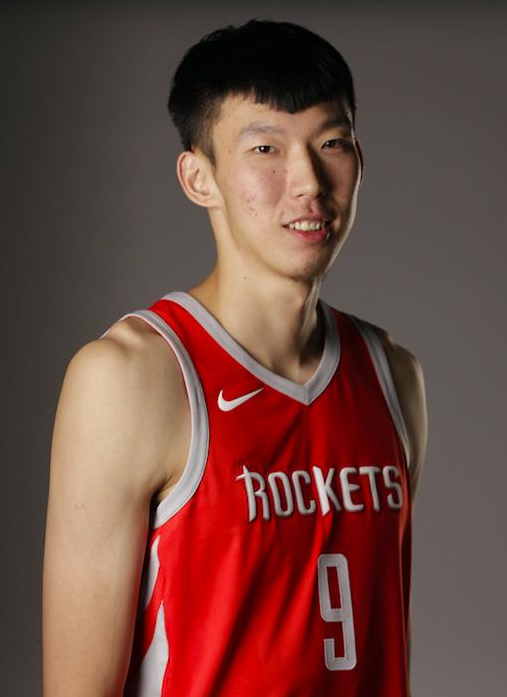 周琦亮相火箭媒体日帅气定妆照出炉