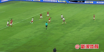 进球gif-韦世豪反越位成功 禁区内轻松低射建功