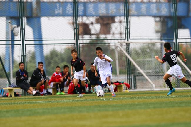 业余足球的奇遇：前锋比赛期间修灯却未能江苏超级足球联赛官网 - 2025赛季赛程+积分榜+视频直播如愿赛场故事引发热议！