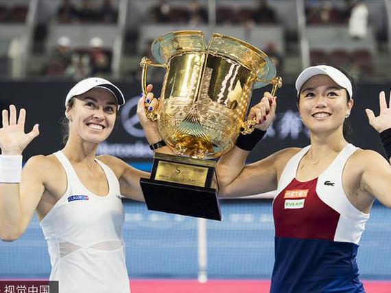 ��Ƶ����-ղӽȻ/����˹����ȡʤ �ʶ�����Ů˫