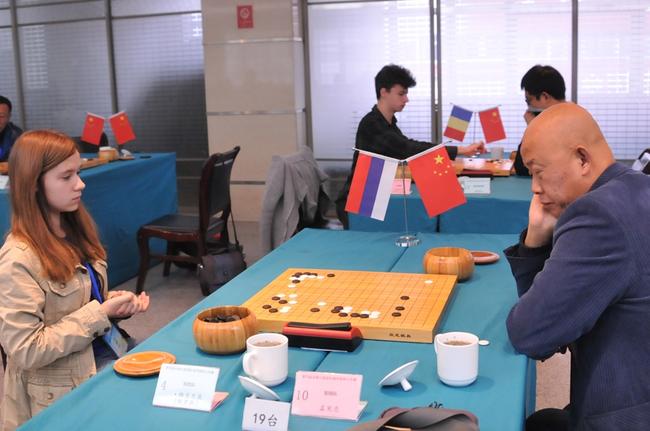 俄罗斯小姑娘维吉尼娅在比赛中(资料图)